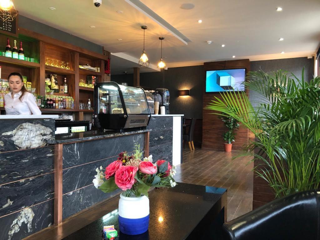 Eagle Hotel Luton Airport Exteriér fotografie